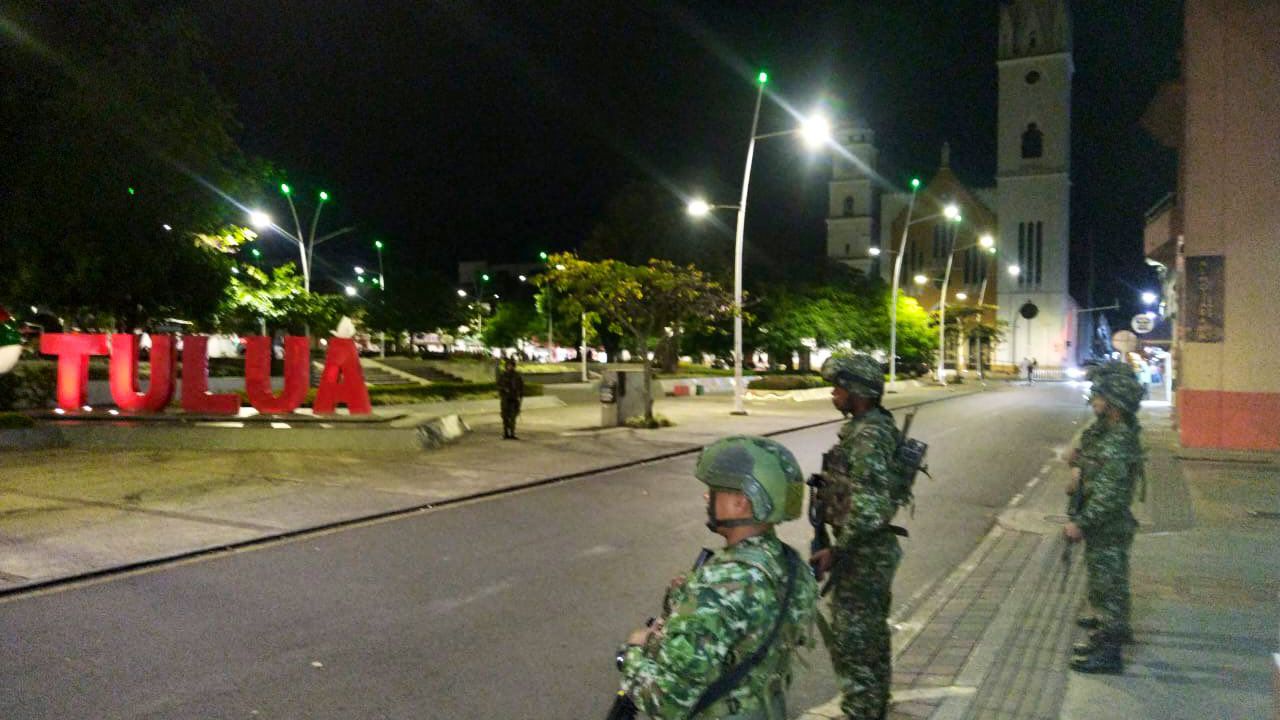 Son 162 hombres de la Tercera Brigada del Ejército los que están custodiando las calles de Tuluá, en acompañamiento a la Policía.