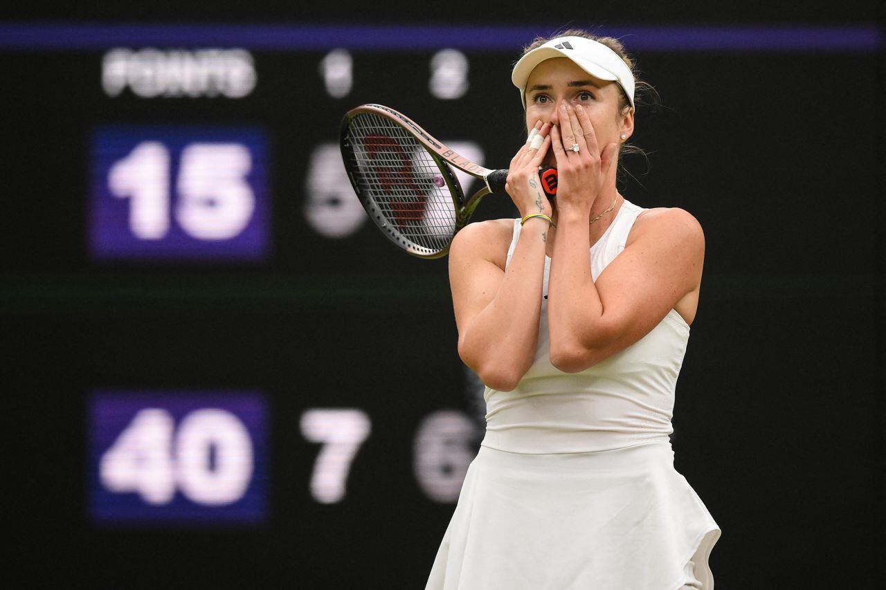 La ucraniana Elina Svitolina se clasificó a semifinales de Wimbledon tras dejar en el camino a la polaca Iga Swiatek.