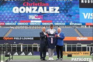 Christian González recibió la bienvenida de manera oficial por parte de los Patriots.