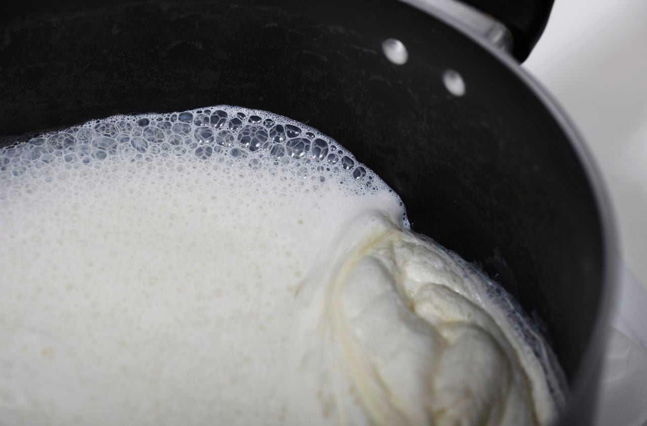 Existen ciertos trucos para evitar que la leche se derrame en el momento de hervir.