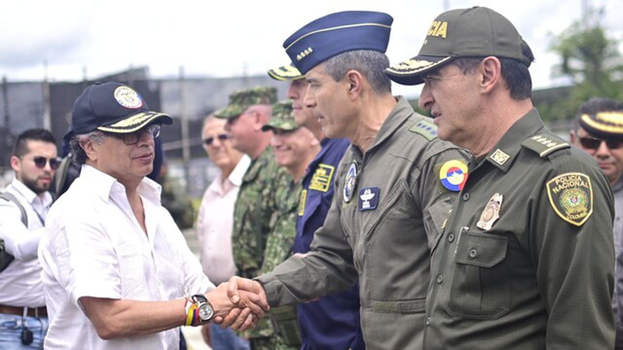 El presidente colombiano hizo compromisos para frenar la violencia en Buenaventura.