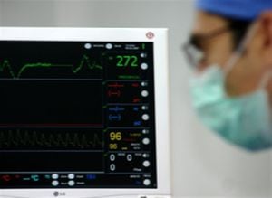 Los problemas de salud de pacientes ubicados en regiones apartadas del país son atendidos por médicos especialistas a través de una plataforma tecnológica que permite monitorear de manera permanente las dolencias.