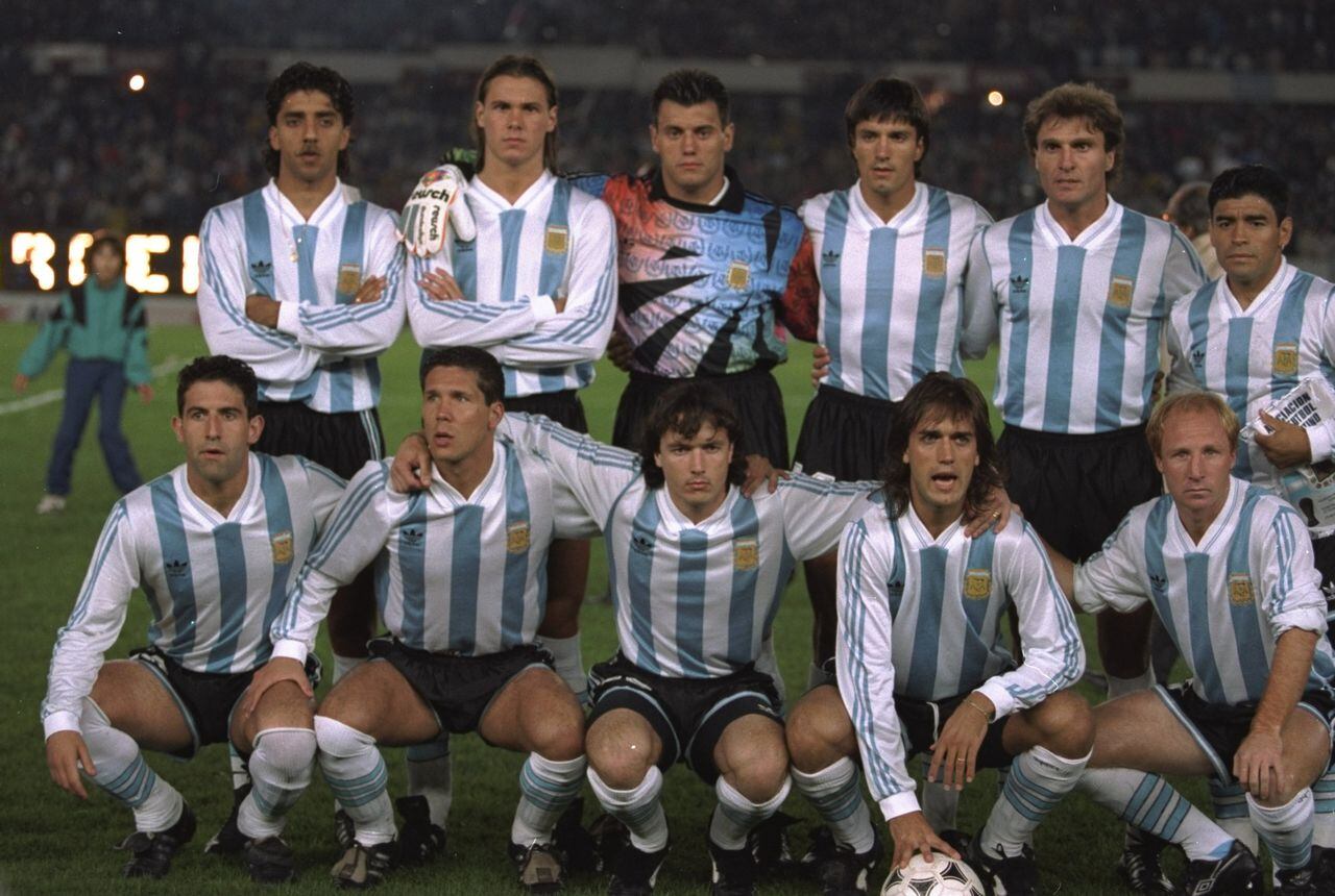 Imagen de la Selección Argentina antes de jugar el repechaje al mundial de 1994 contra Australia. Allí se observa a Diego Maradona, quien regresó para encarar ese partido. (Credit: Mike  Hewitt/Allsport)