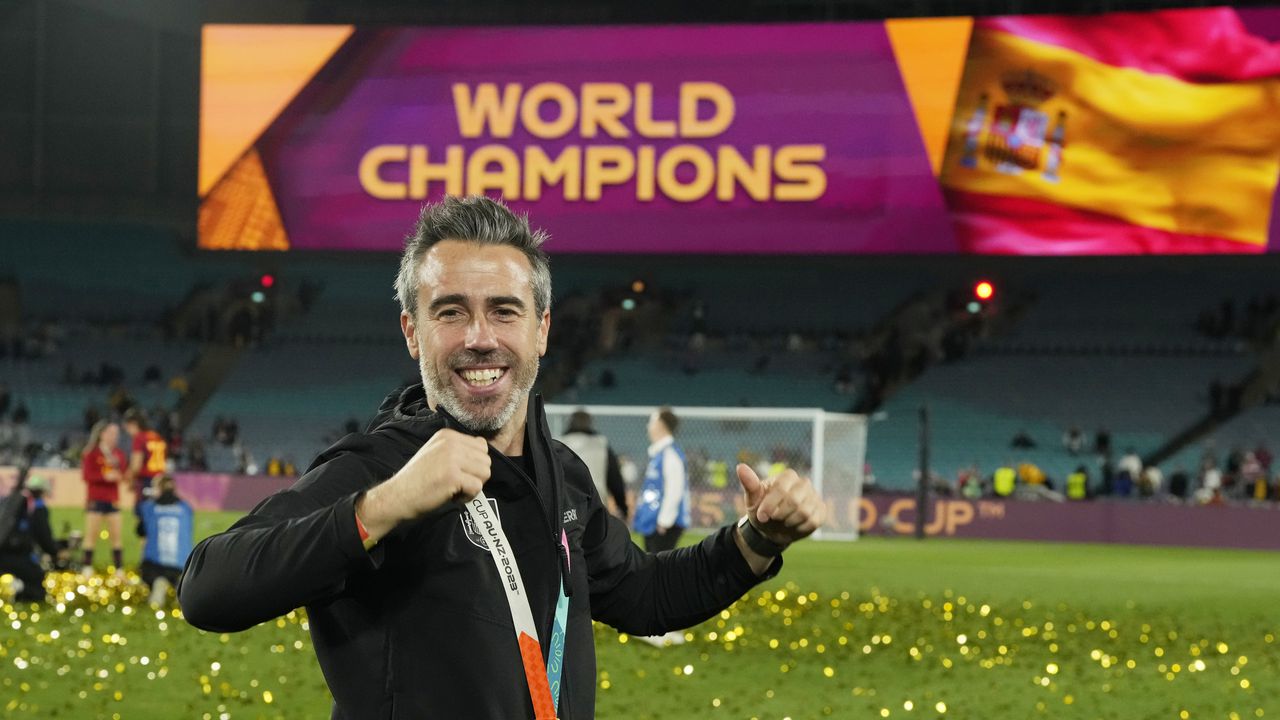 Jorge Vilda, entrenador de la Selección de España, celebrando la obtención de la Copa Mundial Femenina de 2023