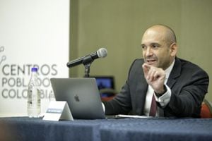 El ingeniero Luis Fernando Duque, representante legal de la Unión Temporal Centros Poblados, durante una rueda de prensa.