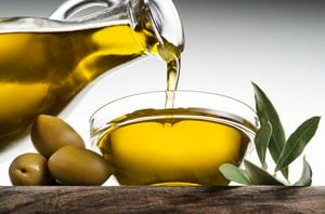 El aceite de oliva extravirgen brinda una serie de beneficios al organismo.