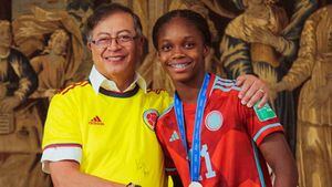 El Presidente de la República, Gustavo Petro, recibió a las futbolistas de la Selección Colombia Femenina Sub17 que lograron el subcampeonato del Mundial de la India.