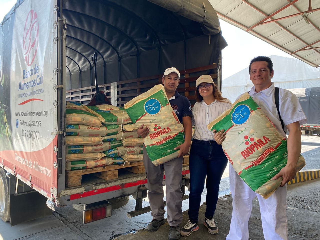 El grupo Riopaila Castilla donó recientemente 10 toneladas de azúcar al Banco de Alimentos de Cali.