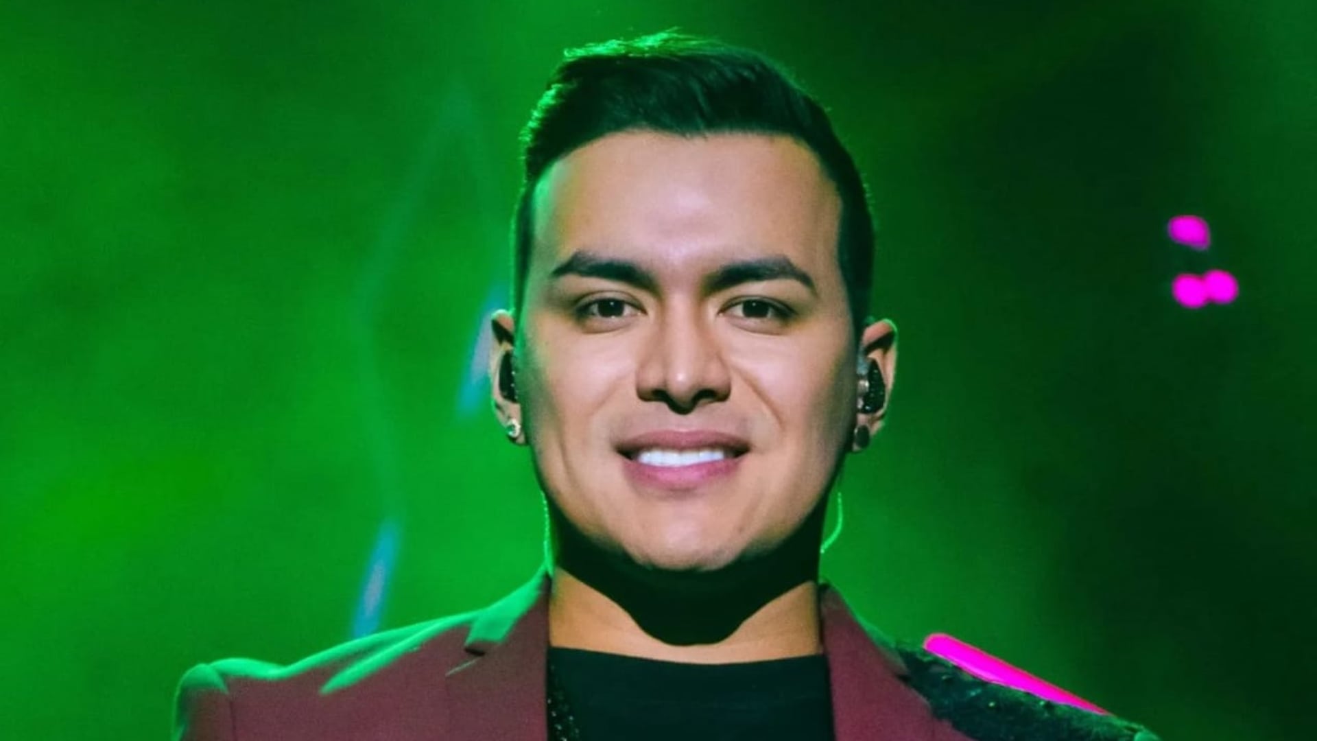 El cantante de música popular Yeison Jiménez tuvo que ser llevado de urgencias a una clínica - El País