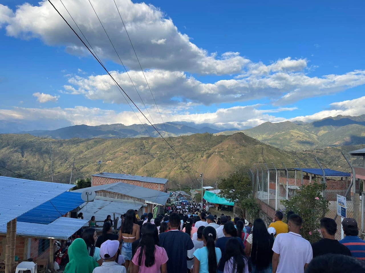 Las comunidades indígenas de Jambaló, Cauca, están consternadas luego que joven comunero lesionara accidentalmente a su hijo con un arma de fuego y después, al ver lo sucedido, se suicidara.