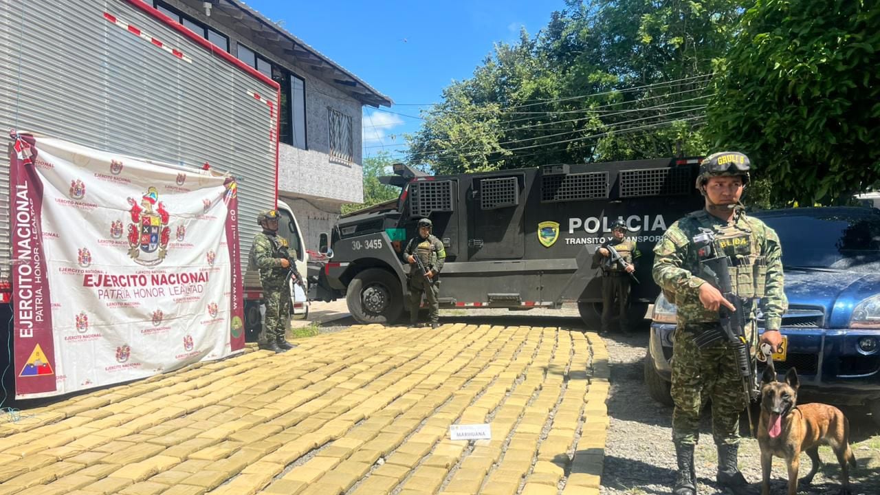 Más de una tonelada de marihuana tipo exportación fue incautada por el Ejército Nacional.