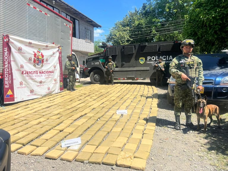 Más de una tonelada de marihuana tipo exportación fue incautada por el Ejército Nacional.