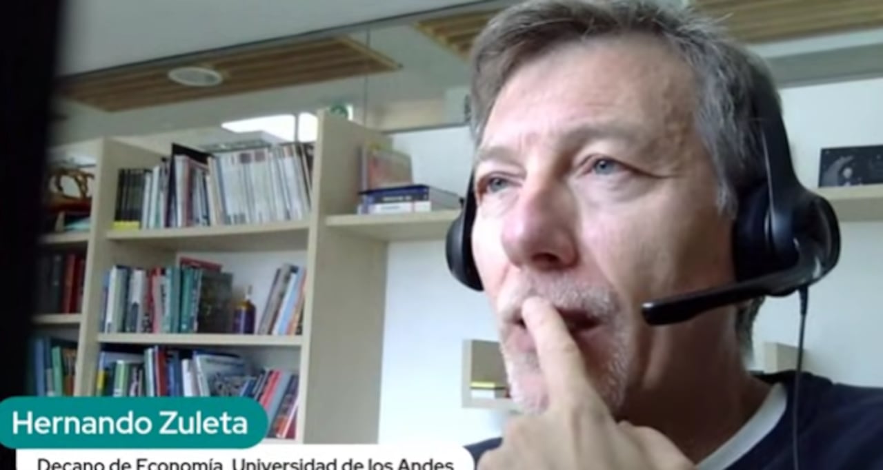 De acuerdo con el académico, estos ajustes responden principalmente a mecanismos de indexación.