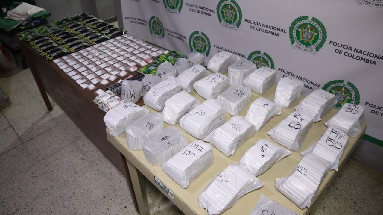 capturados dos hombres con miles de dosis de estupefacientes.