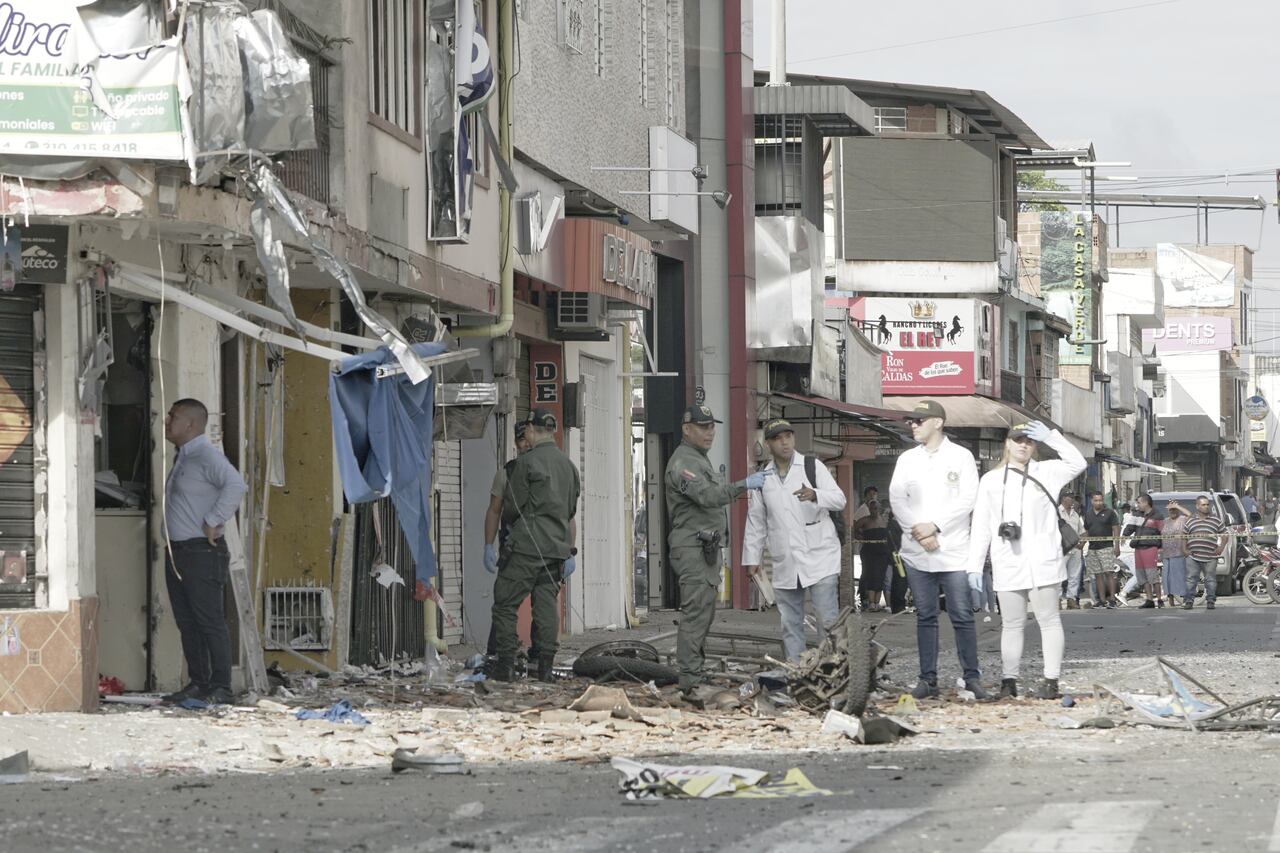 Atentado con una moto cargada de explosivos en jamundí Valle