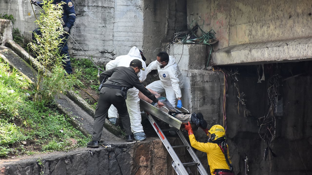 Las autoridades hicieron el levantamiento del cuerpo sin vida de una persona de sexo masculino en las aguas del Río Cali.