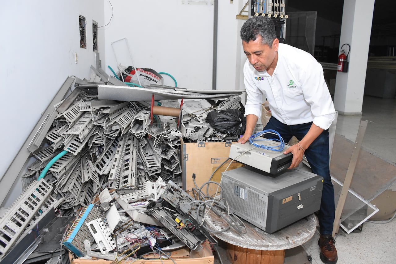 Recorrido en la central telefónica del centro de la ciudad, con el fin de conocer a detalle el proceso de transformación de las Telecomunicaciones.