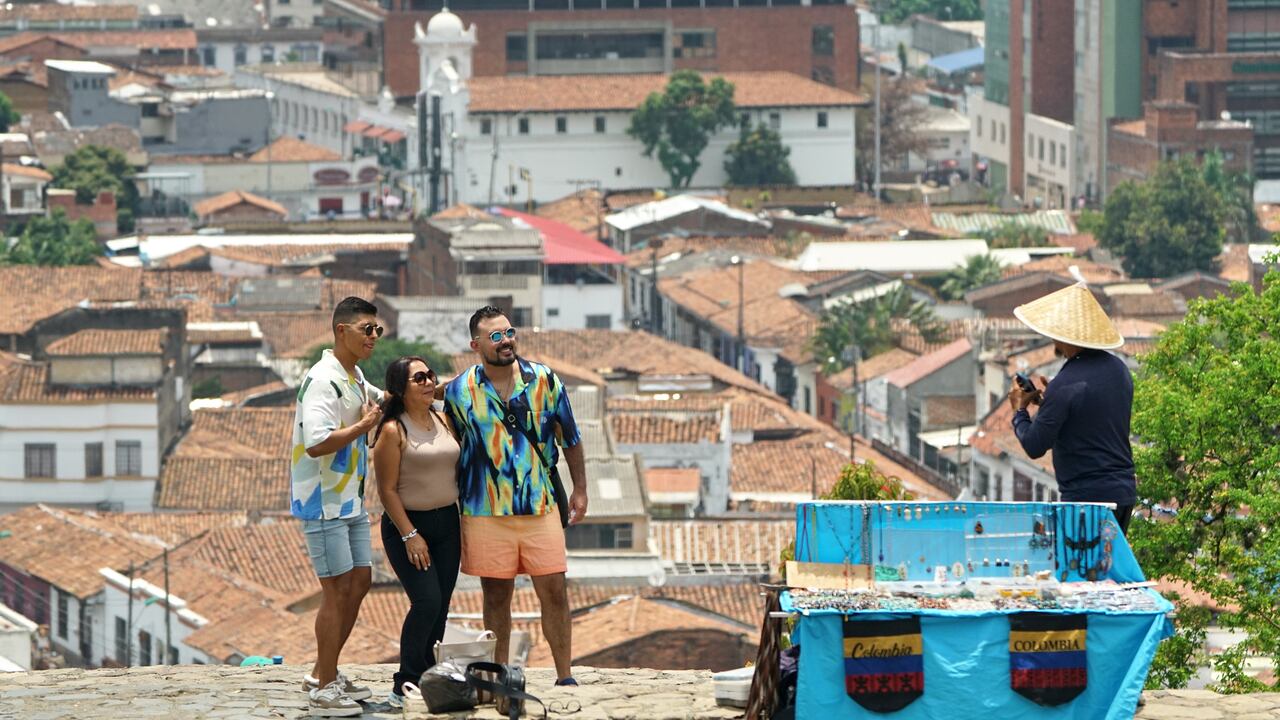 Cali y el pacifico vallecaucano es frecuentemente visitado por propios y extranjeros, por su riqueza natural y su cultura variada.