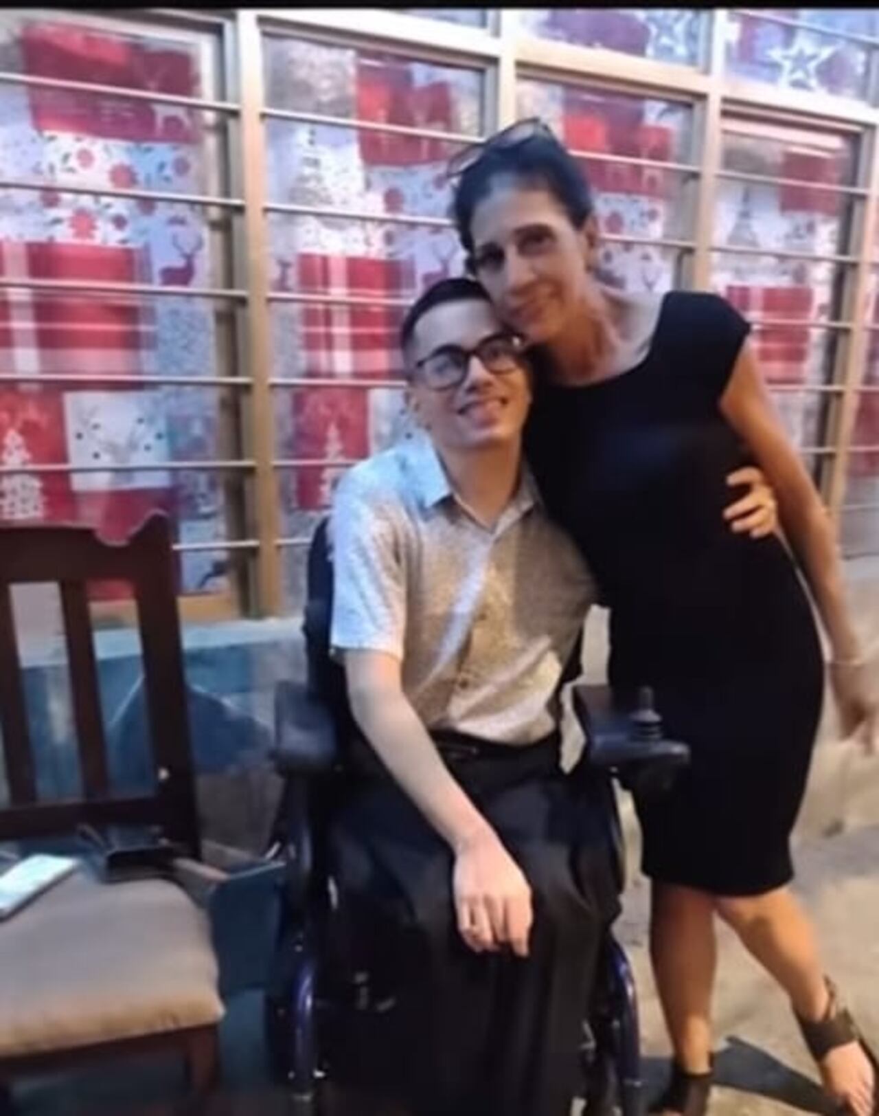 María Victoria Loaiza y su hijo, Freddy Ortiz.