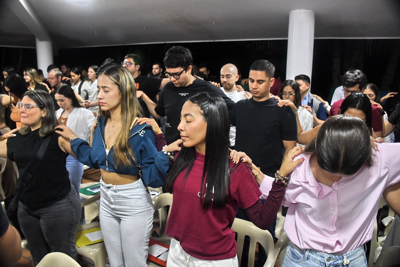 Cali: Regreso de jovenes a la iglesia catolica. La Maria, Pance.foto José L Guzmán. EL País