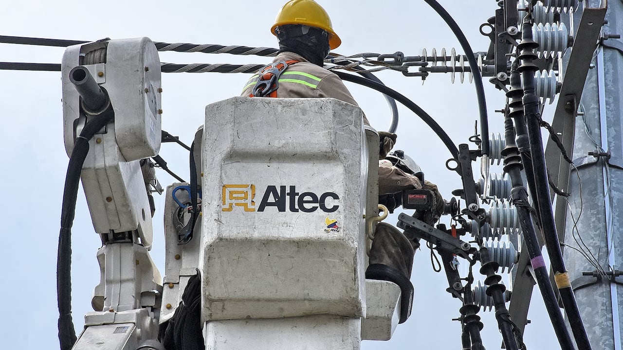 Mantenimiento de redes eléctricas de Emcali, Planta Puerto Mallarino.