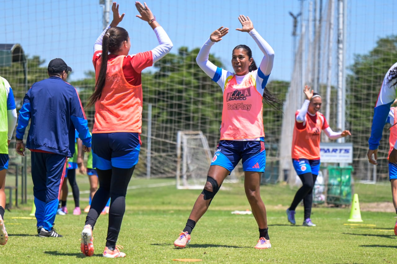 Imagen de uno de los entrenamientos de la Selección Colombia Femenina, previo al juego contra Bolivia en la Liga de Naciones de la Conmebol.