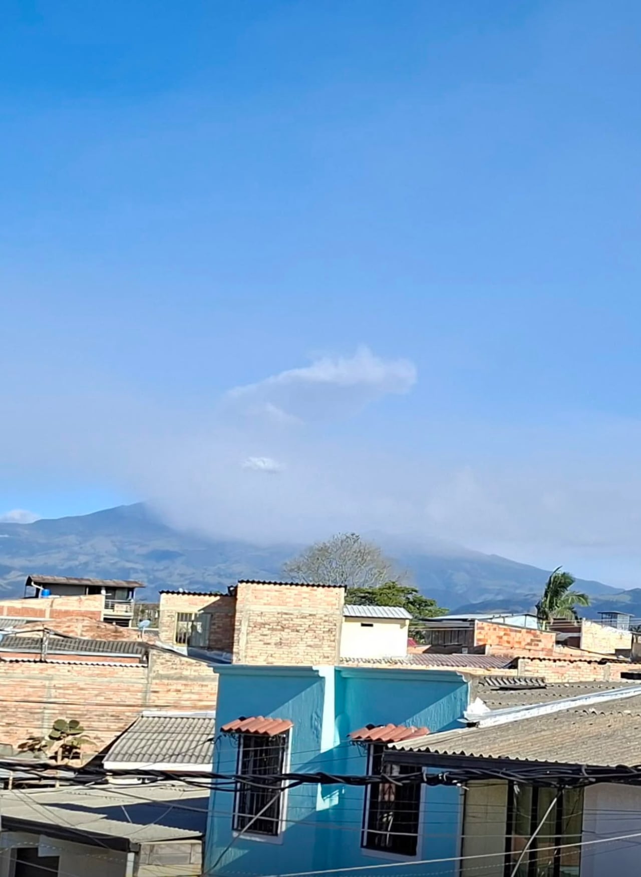 Se registra caída de ceniza volcánica en la ciudad de Popayán. Por el momento desde el Servicio Geológico Colombiano no se ha emitido informe alguno.