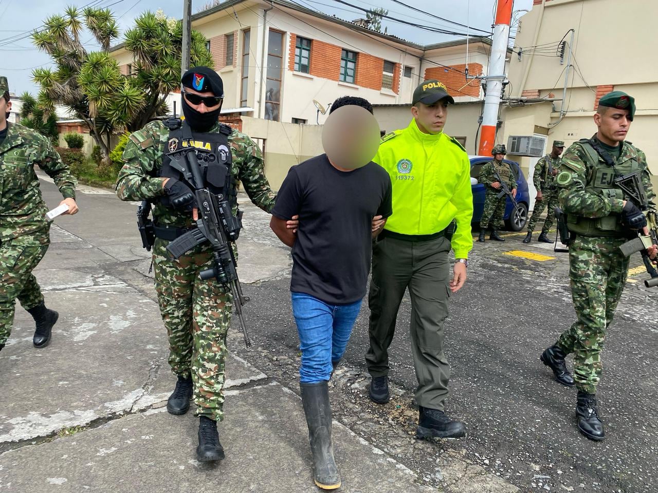 Los amplios y contundentes operativos militares que se adelantan en Nariño obligaron a que alias Jimmy se entregara a la fuerza pública, confirmaron las autoridades.