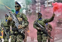 Este domingo 20 de julio, cientos de caleños llegaron hasta la tradicional Avenida Sexta, en el norte de Cali, para acompañar el desfile militar y policial con el que se conmemoraron los 215 años de la Independencia de Colombia, El desfile comenzó en la Plazoleta Jairo Varela y terminó en el CAI de Chipichape, en el norte de la ciudad y se convirtió en un acto lleno de civismo, orgullo patrio y reconocimiento a la labor de la Fuerza Pública. Fotos Raúl Palacios / El País.