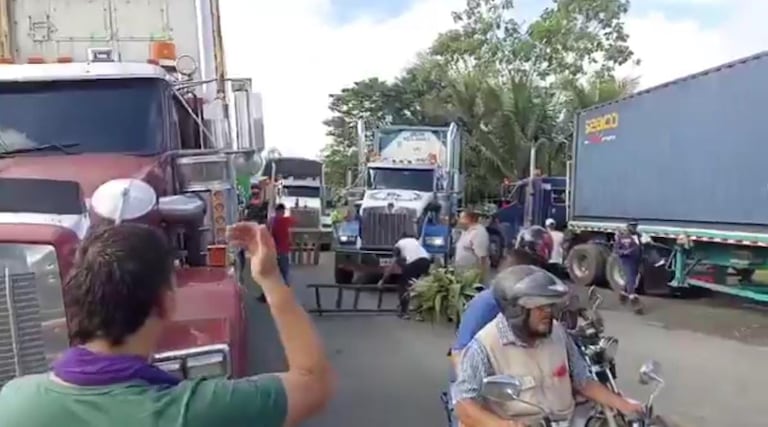 Así se ve en estos momentos la vía a Buenaventura.