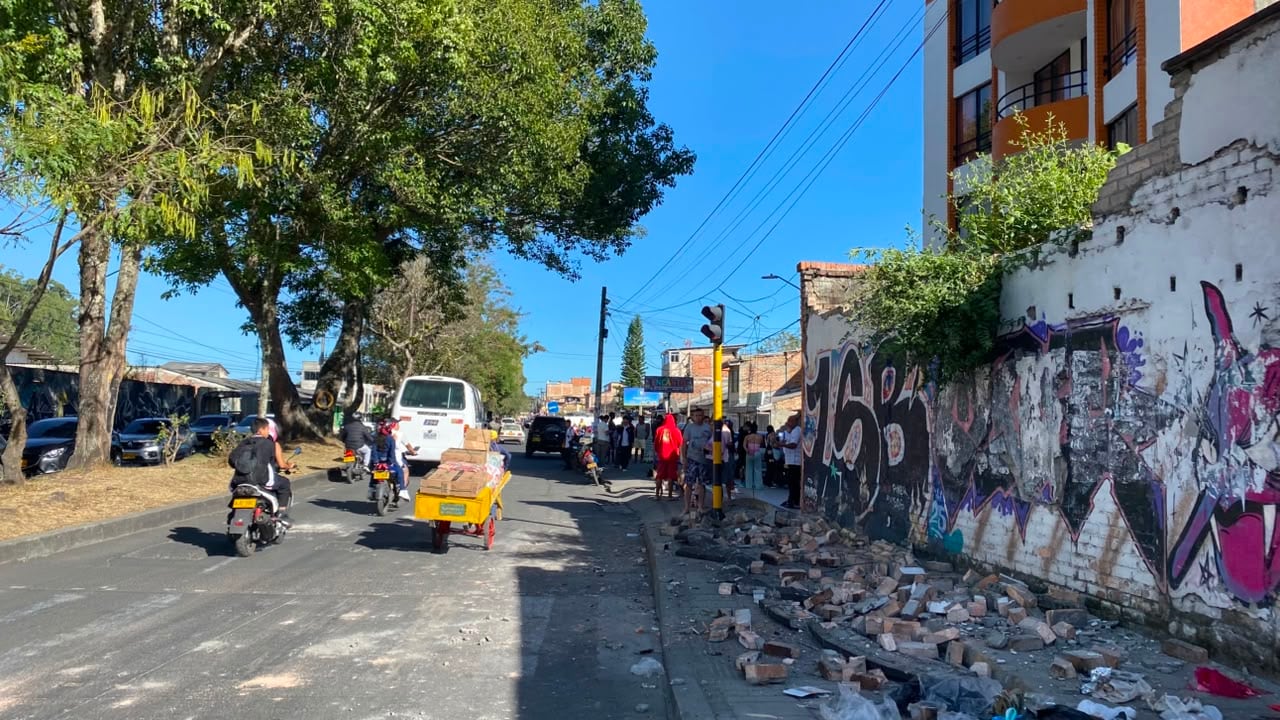 Parte lateral de una vivienda de Popayán colapsó tras el fuerte movimiento telúrico.