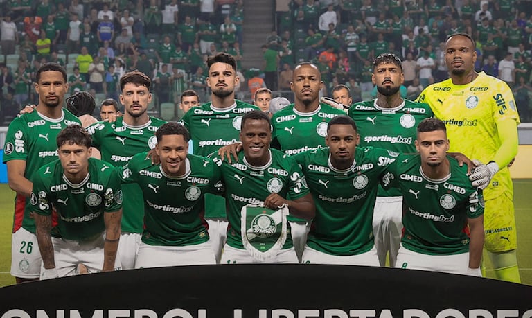 Jhon Arias (centro parte inferior) es uno de los hombres más destacados del Palmeiras.
