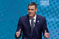 El primer ministro español, Pedro Sánchez, pronuncia el discurso de apertura durante el primer evento de las conmemoraciones oficiales de "España en libertad"