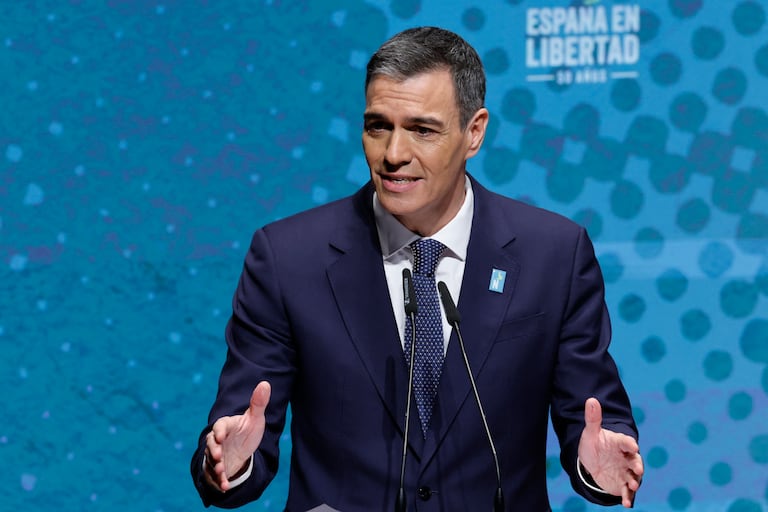 El primer ministro español, Pedro Sánchez, pronuncia el discurso de apertura durante el primer evento de las conmemoraciones oficiales de "España en libertad"