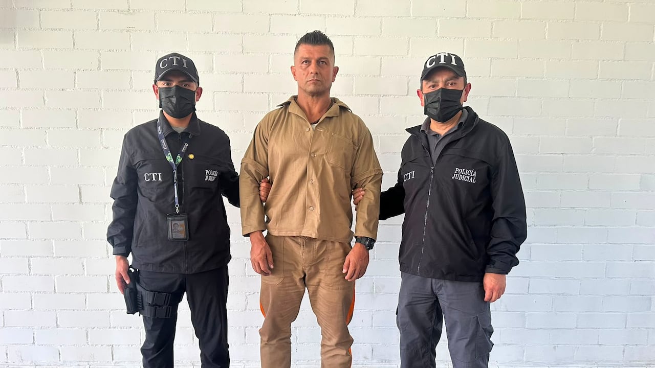 Notificado de una orden de extradición por el delito de homicidio de un agente de la DEA