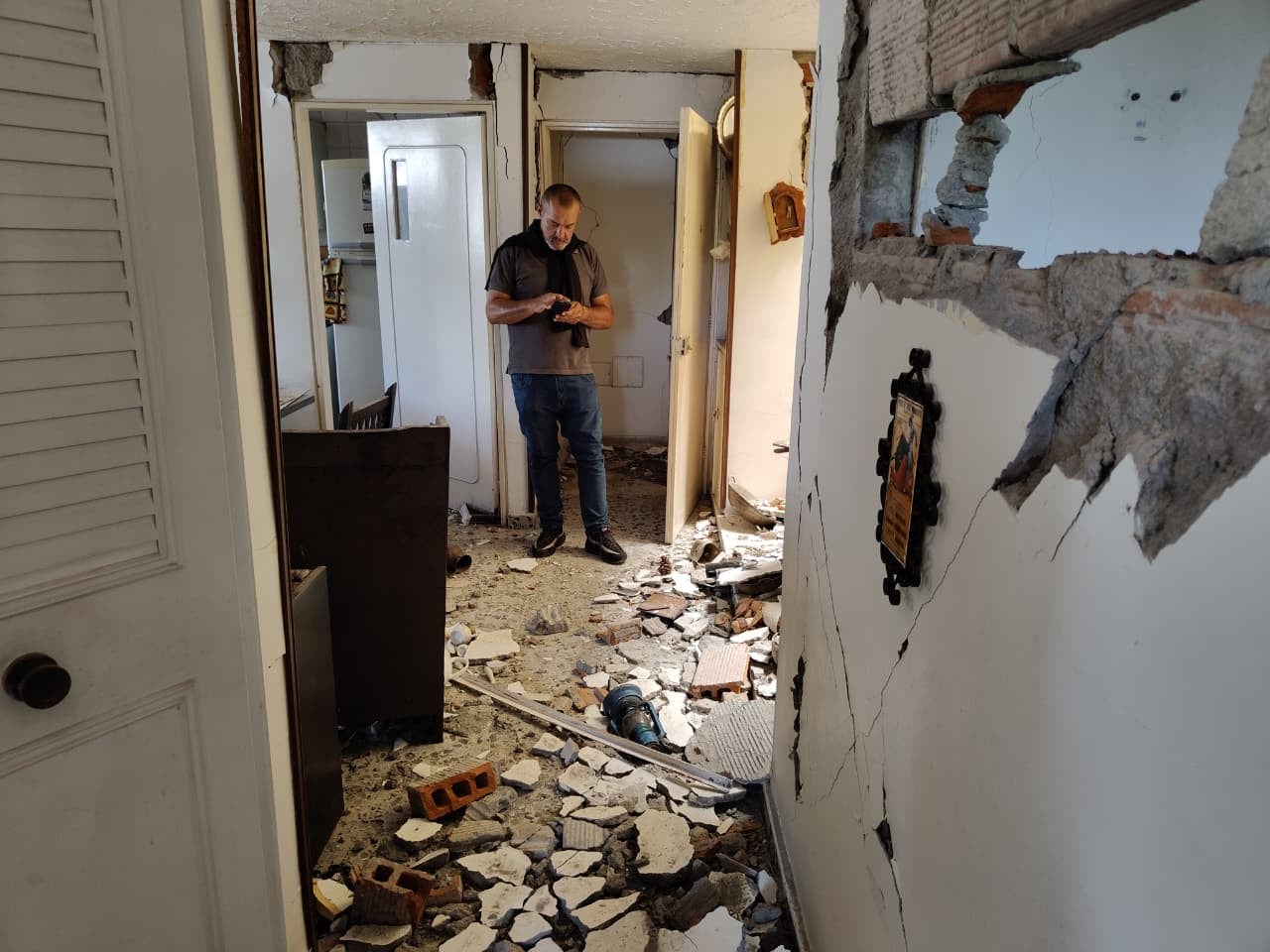 Interior de una vivienda afectada en el barrio La Flora.