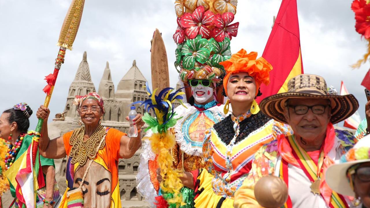 Más de 50.000 personas se congregaron este jueves 13 de noviembre para vivir el Gran Desfile del Bando 2025.