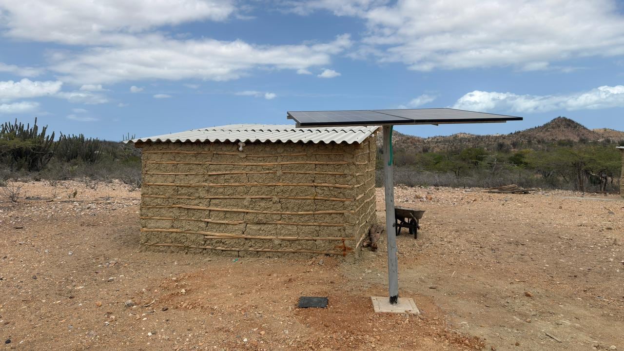 El proyecto Sol-Kai busca instalar 840 sistemas solares comunitarios en La Guajira para ampliar el acceso a electricidad en zonas rurales.
