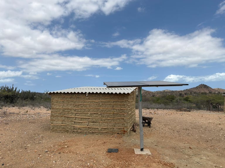 El proyecto Sol-Kai busca instalar 840 sistemas solares comunitarios en La Guajira para ampliar el acceso a electricidad en zonas rurales.