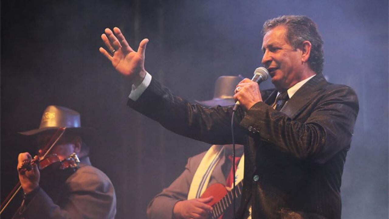 Darío Gómez, "el rey del despecho", murío a los 71 años en Medellín. Foto: Diario El País.