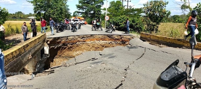 El colapso del puente en la vía Granada–Uribe obligó al cierre del paso en este importante corredor vial del sur del Meta.