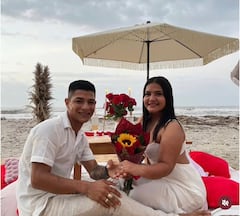 La propuesta de matrimonio fue frente al mar.