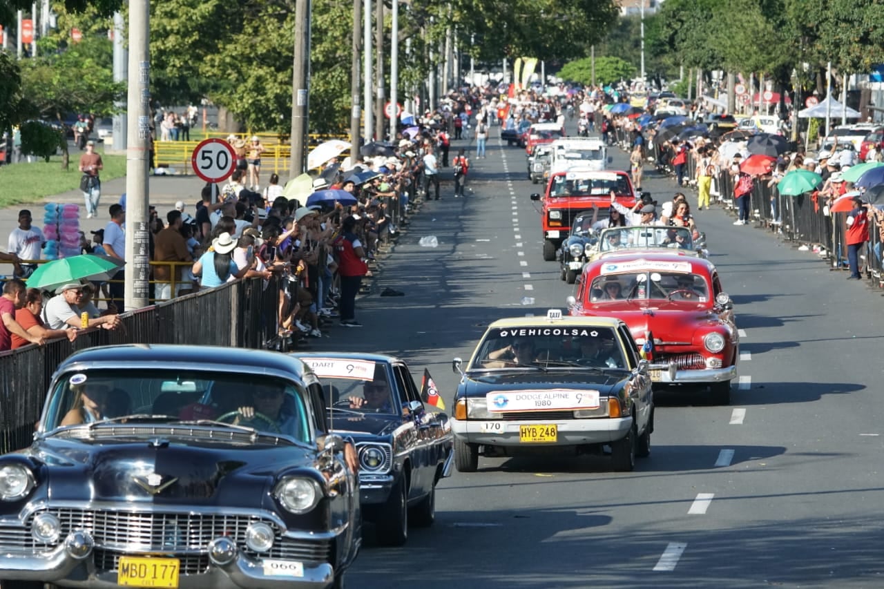 Desfile de Autos Clásicos y Antiguos 2025.