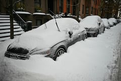 Las autoridades advierten que las carreteras seguirán siendo peligrosas por la presencia de hielo y bajas temperaturas, lo que podría generar accidentes y retrasos en la movilidad.