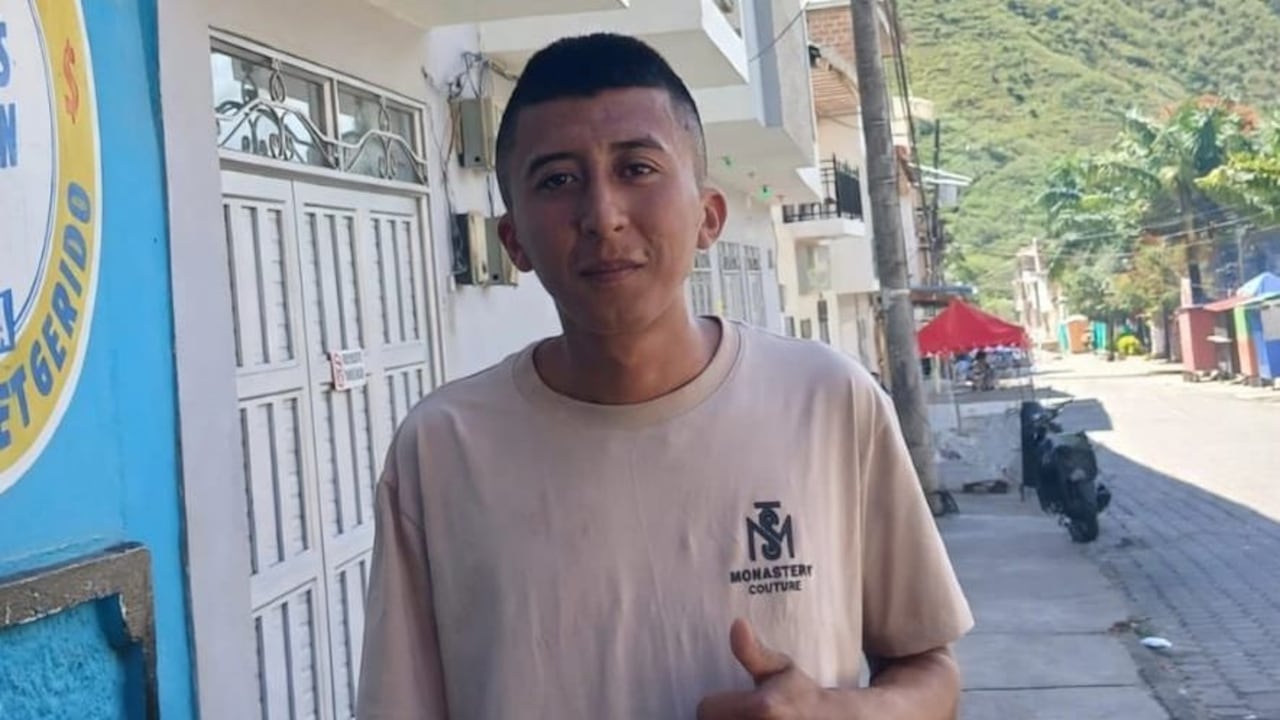 De acuerdo con las primeras versiones entregadas por líderes sociales en la zona, hombres armados irrumpieron de manera violenta en la vivienda de Bolaños y se lo llevaron con rumbo desconocido.