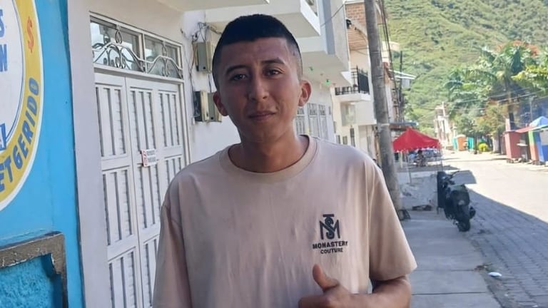 De acuerdo con las primeras versiones entregadas por líderes sociales en la zona, hombres armados irrumpieron de manera violenta en la vivienda de Bolaños y se lo llevaron con rumbo desconocido.