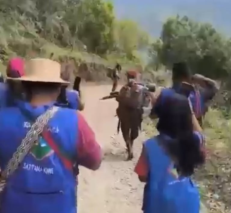 "Acá sacamos a esa gente que dicen ser revolucionarios, pero son los que están acabando con nuestras familias", denunciaron las comunidades ancestrales de Caldono.