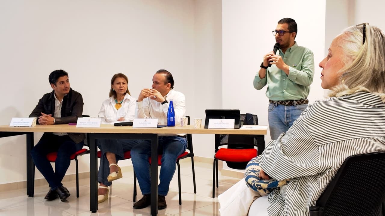 Líderes de los acueductos rurales de Cali participaron en una mesa de diálogo con la Alcaldía para exigir soluciones frente al acceso al agua potable en la zona rural.