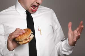 Las manchas de alimentos en la ropa pueden eliminarse con algunos trucos caseros.