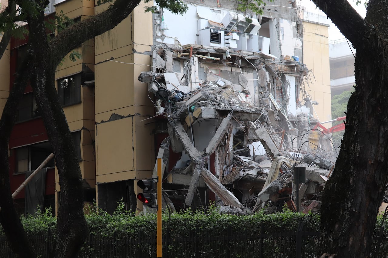 Demoliciones de los edificios Guadalupe y Molino Rojo en el sur de Cali.
